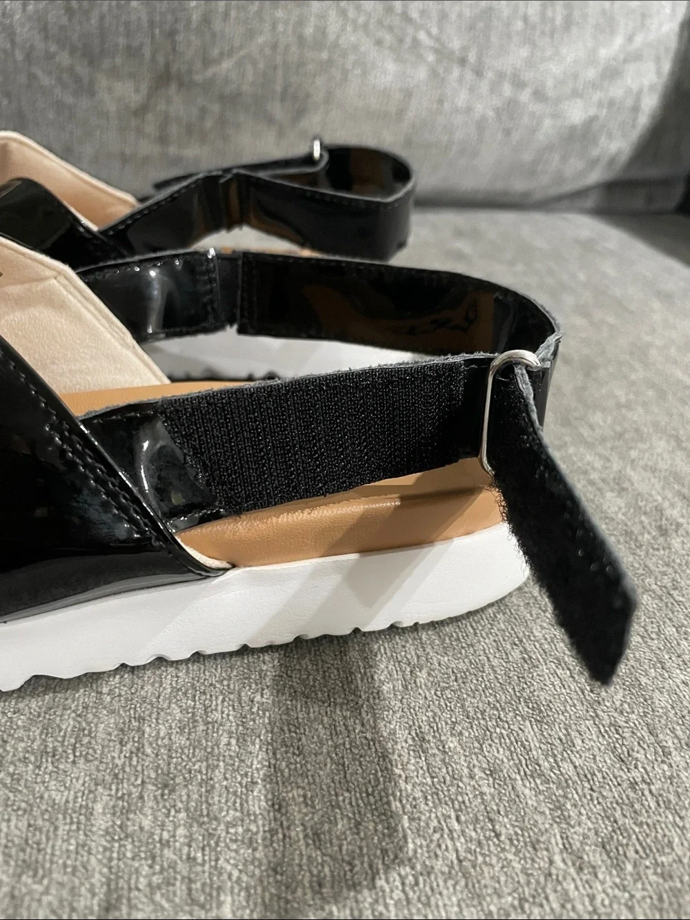 UGG Kids Klara Sandals Black Patent Leather Size 6